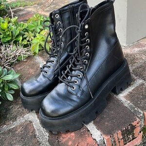 Steve Madden Black Chunky Combat Boots size 9 1/5
